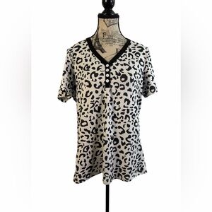 Shirley & Stone V-Neck Short Sleeve Leopard Print Top - Black & White Size M